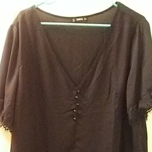 Black top with lace - Picture 1 of 2